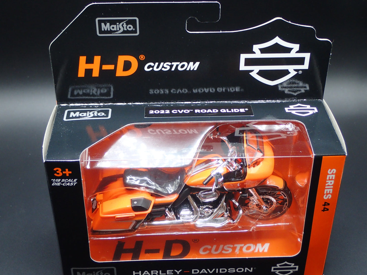 2022 22 CVO ROAD GLIDE HARLEY DAVIDSON MOTORCYCLE MAISTO SERIES 44 1/18 MODEL