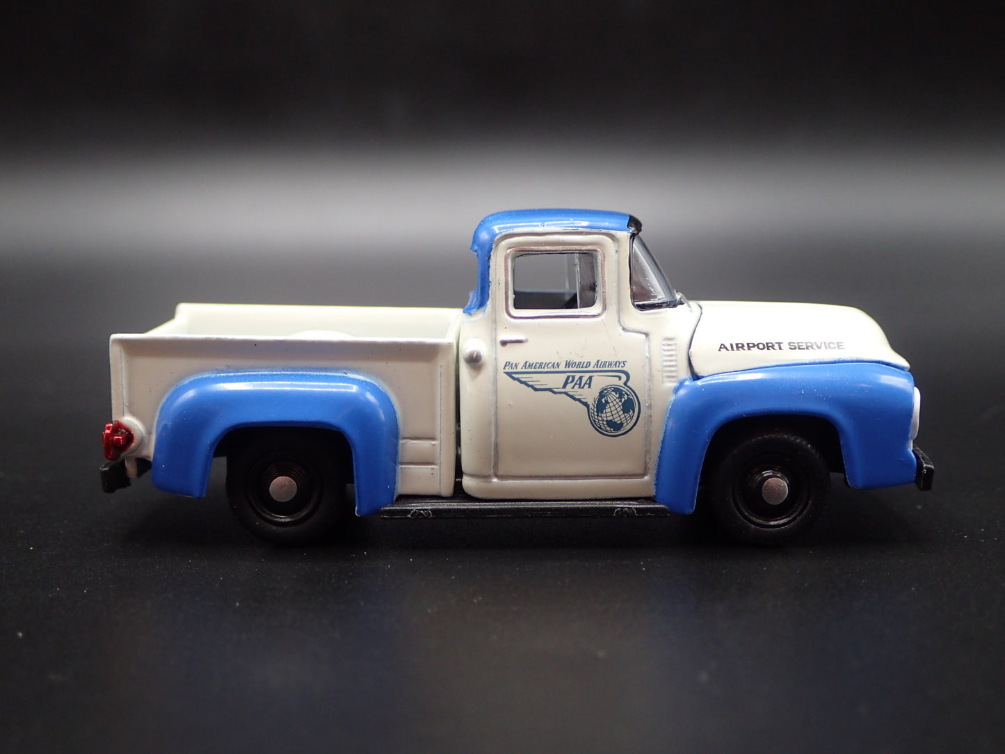 1956 56 FORD F100 PICKUP TRUCK PAN AM WHITE 1:64 SCALE DIORAMA DIECAST MODEL CAR