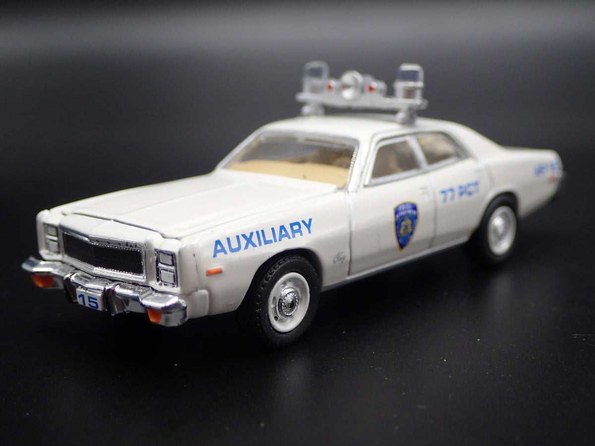 1977 77 PLYMOUTH FURY NEW YORK POLICE NYPD 1:64 SCALE DIORAMA DIECAST MODEL CAR-Burning Rubber Toy Company