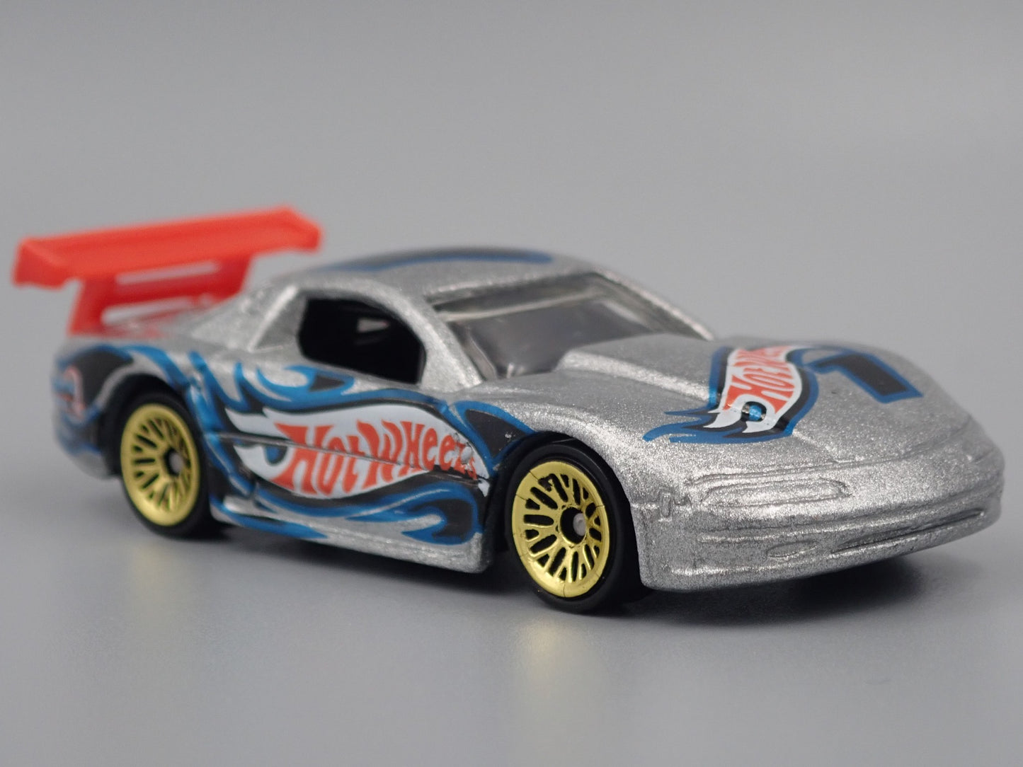 OLDSMOBILE AURORA GTS1 RACE CAR 1:64 SCALE COLLECTIBLE DIORAMA DIECAST MODEL CAR