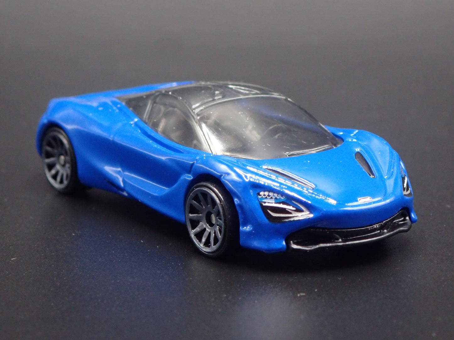 2017-2023 MCLAREN 720S SUPER CAR BLUE RARE 1:64 SCALE DIORAMA DIECAST MODEL CAR