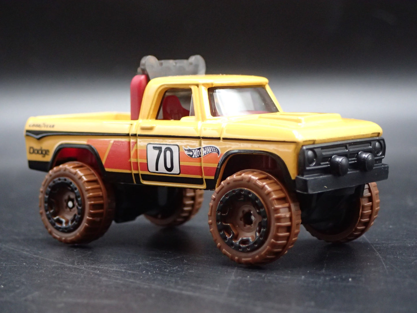 1970 70 DODGE POWER WAGON PICKUP TRUCK RARE 1:64 SCALE DIORAMA DIECAST MODEL CAR