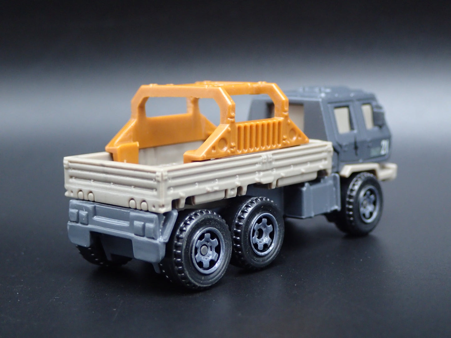 OFF ROAD RESCUE RIG TRUCK JURASSIC WORLD 1:64 MB SCALE DIORAMA DIECAST MODEL CAR