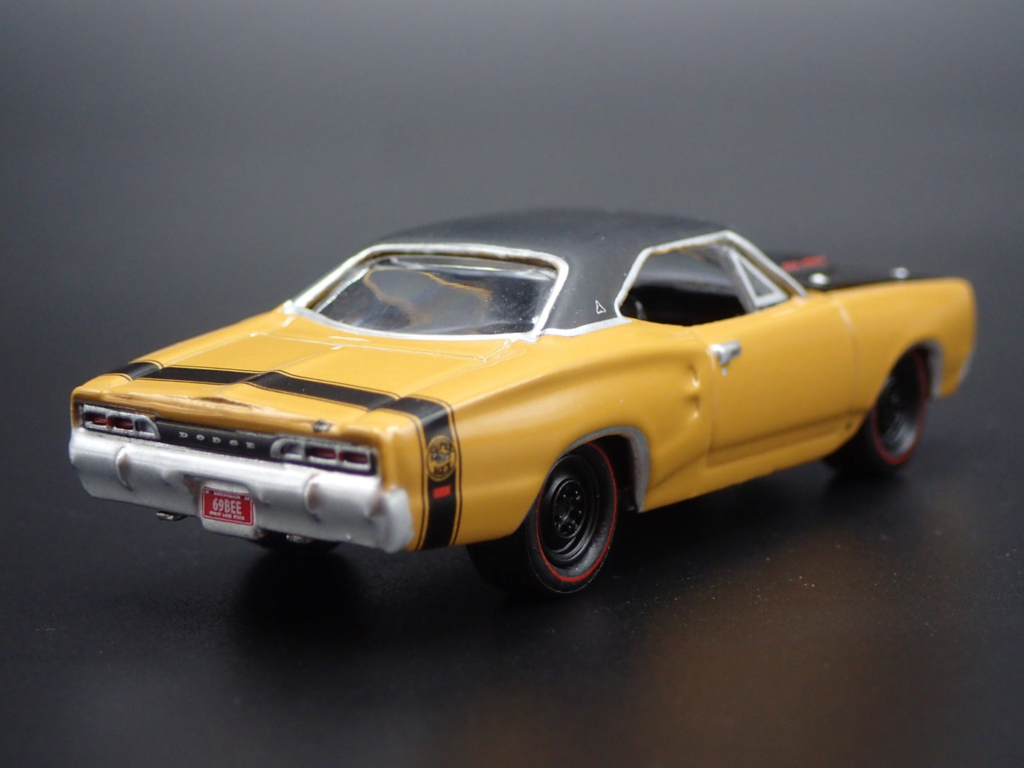 1969 1/2 DODGE CORONET SUPER BEE RARE 1:64 SCALE COLLECTIBLE DIECAST MODEL CAR
