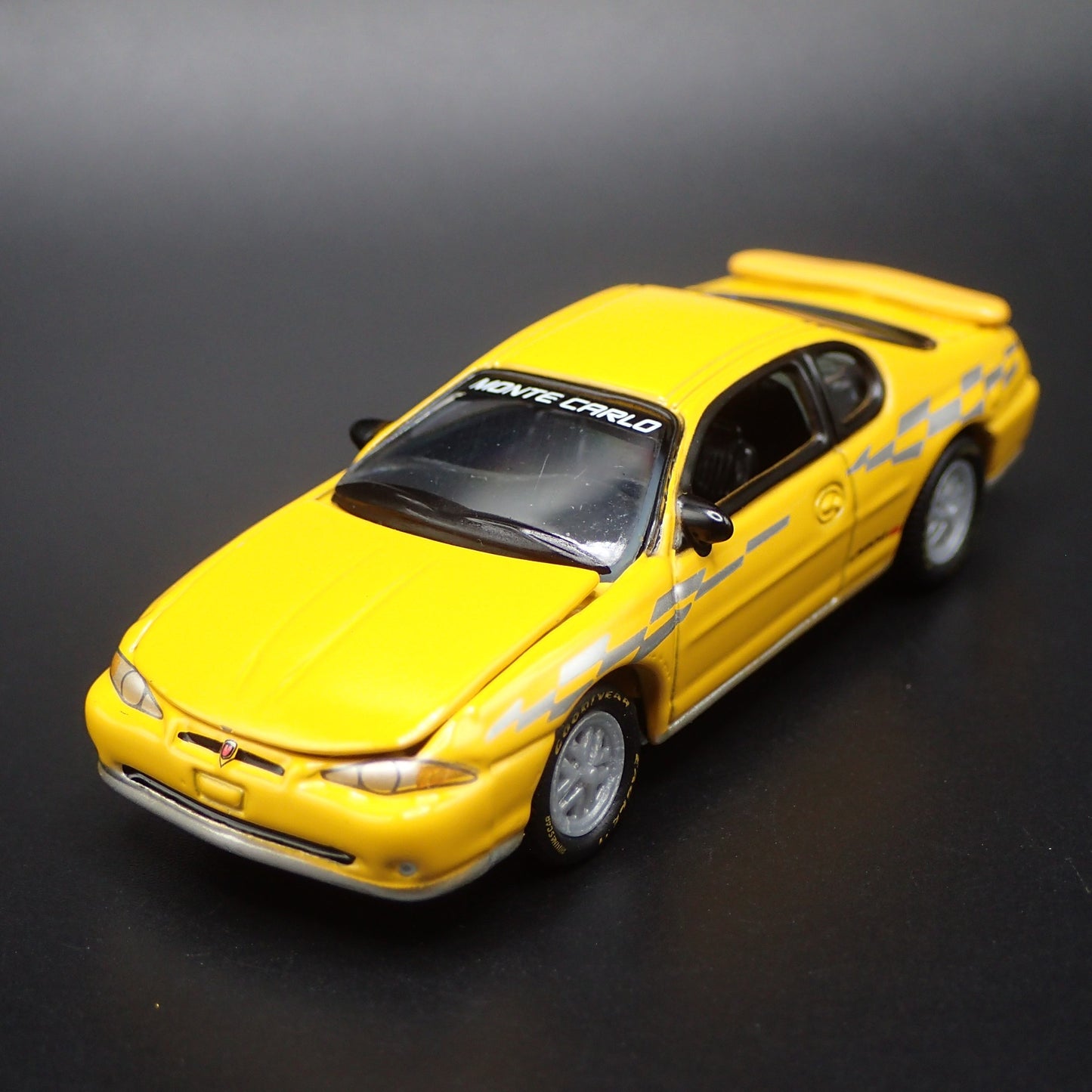 2000 CHEVY CHEVROLET MONTE CARLO PACE CAR 1:64 SCALE DIORAMA DIECAST MODEL CAR