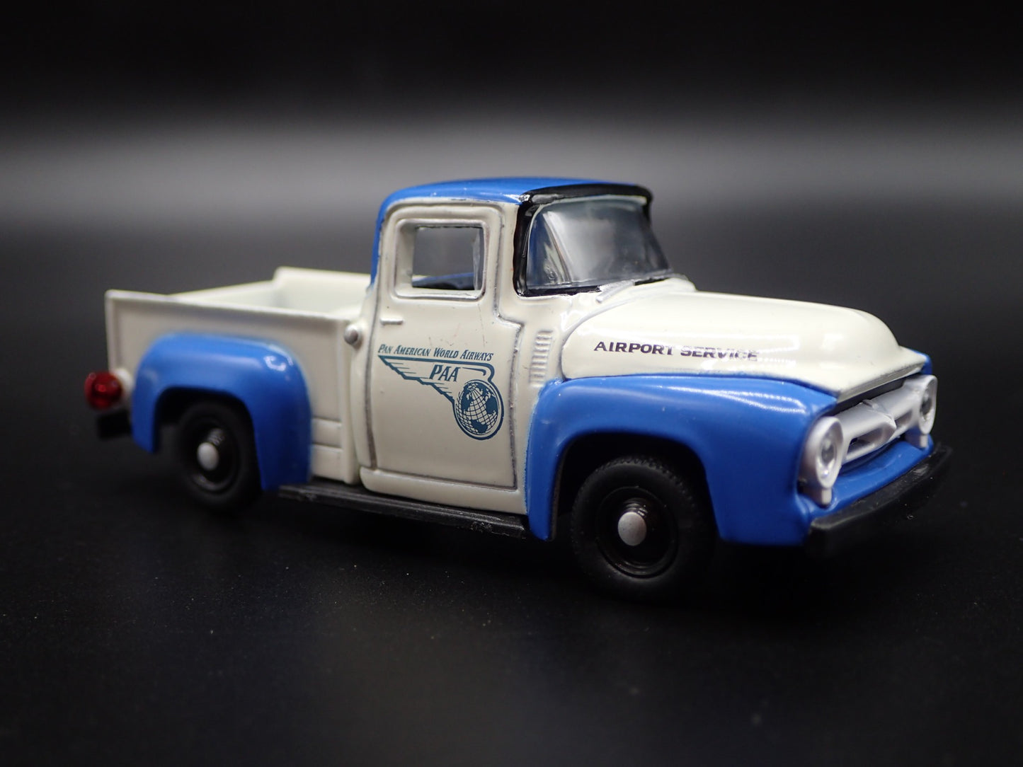1956 56 FORD F100 PICKUP TRUCK PAN AM WHITE 1:64 SCALE DIORAMA DIECAST MODEL CAR