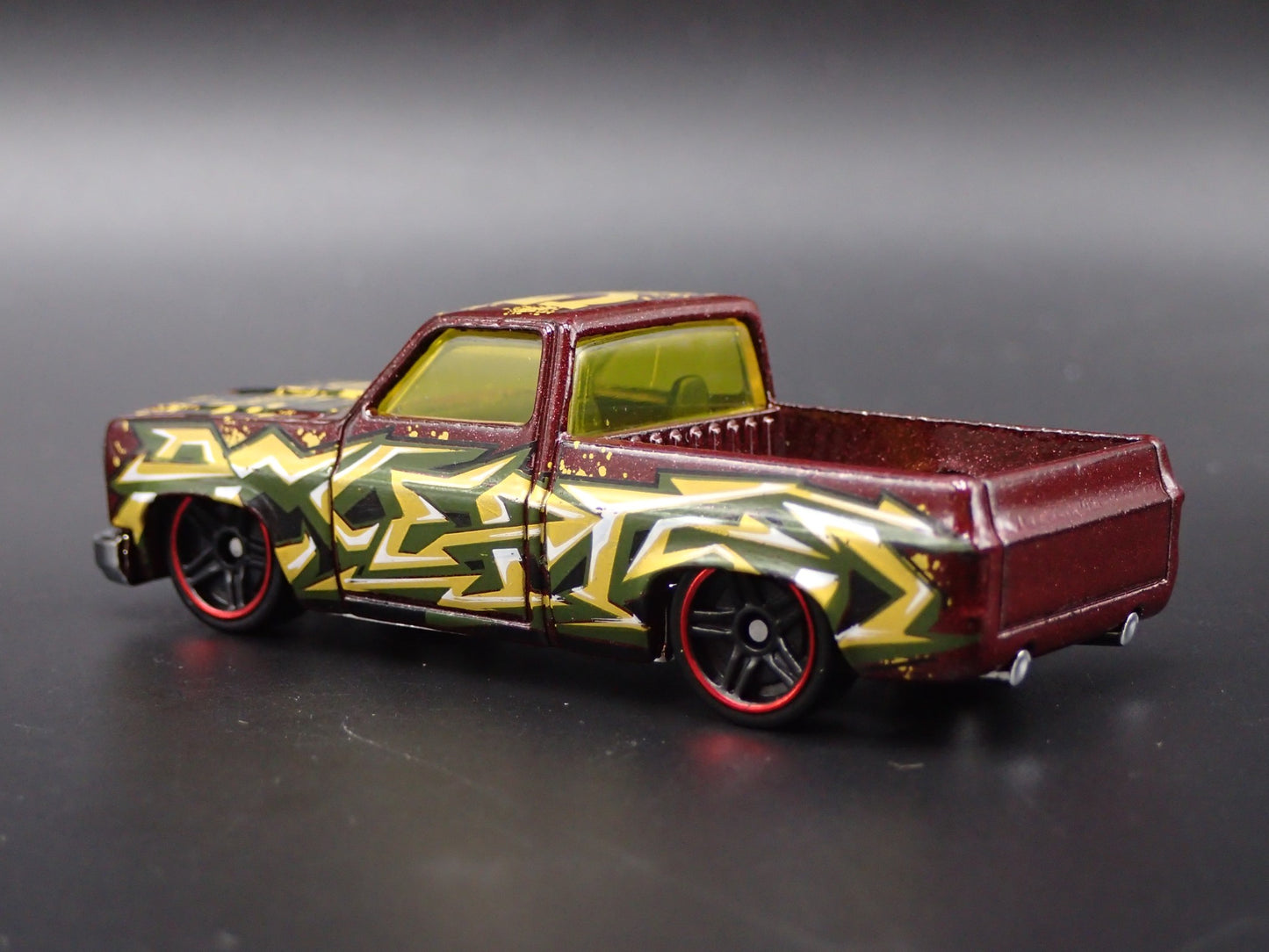 1983 83 CHEVY CHEVROLET SILVERADO SQUARE BODY TRUCK 1:64 SCALE DIECAST MODEL CAR