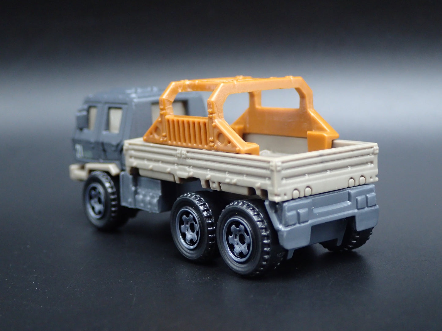 OFF ROAD RESCUE RIG TRUCK JURASSIC WORLD 1:64 MB SCALE DIORAMA DIECAST MODEL CAR