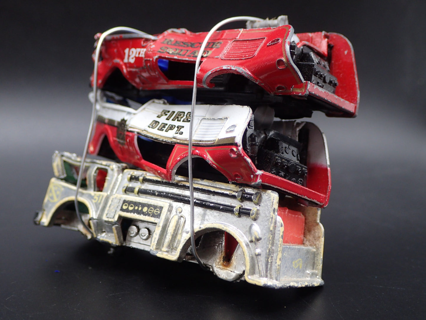 VINTAGE FIRETRUCK 3 CARS CRUSHED ON FLATBED TRAILER 1:64 SCALE DIECAST MODEL CAR