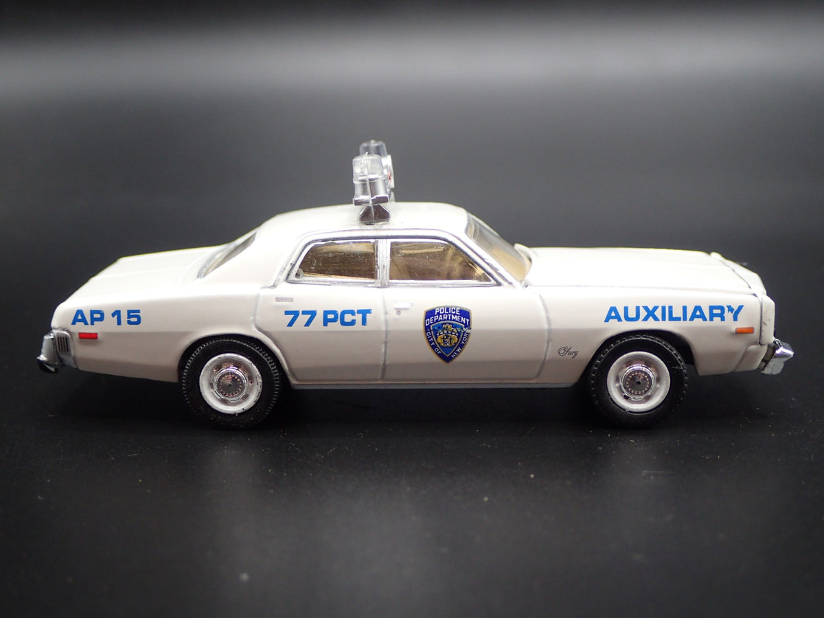 1977 77 PLYMOUTH FURY NEW YORK POLICE NYPD 1:64 SCALE DIORAMA DIECAST MODEL CAR-Burning Rubber Toy Company