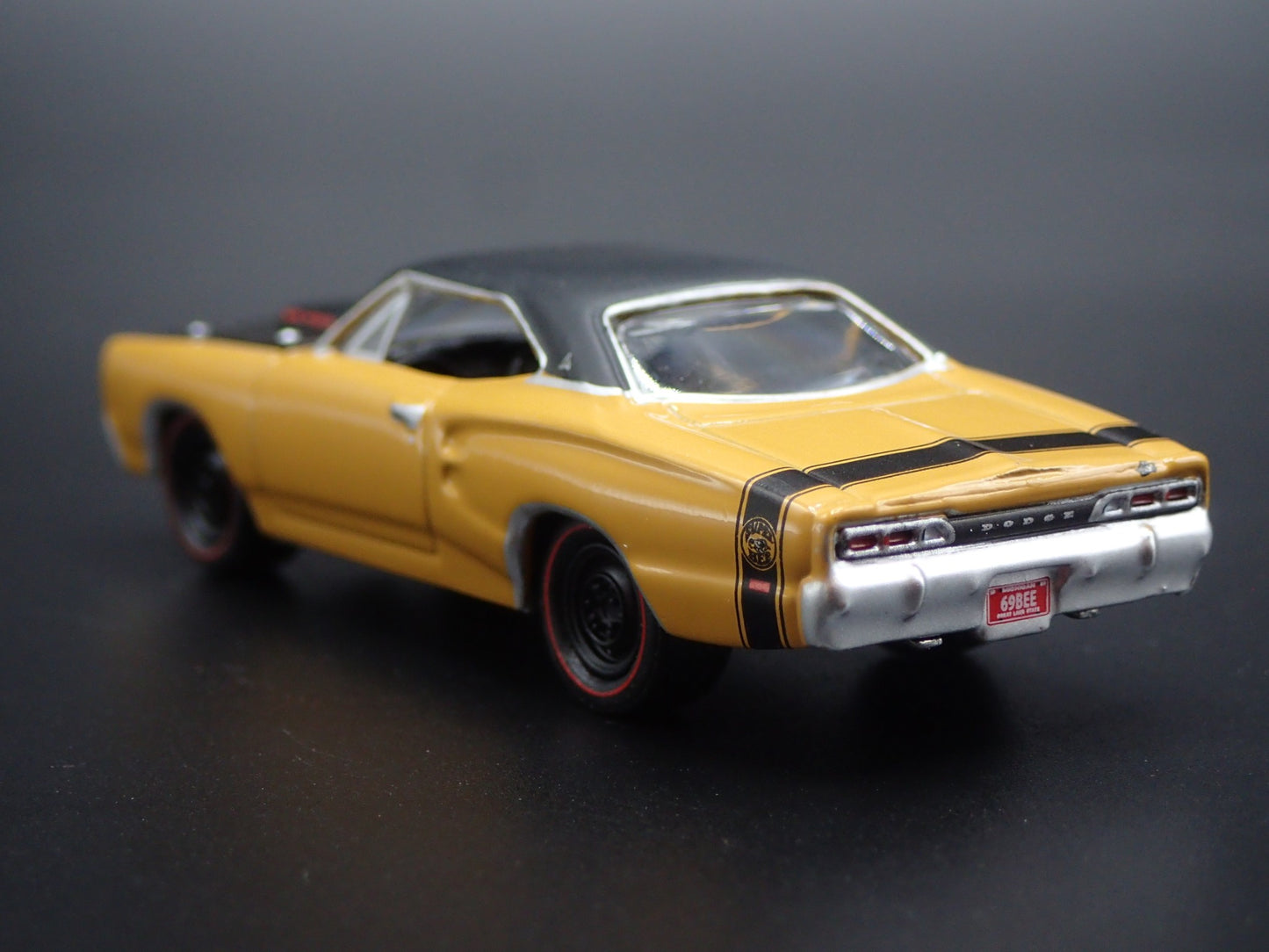 1969 1/2 DODGE CORONET SUPER BEE RARE 1:64 SCALE COLLECTIBLE DIECAST MODEL CAR