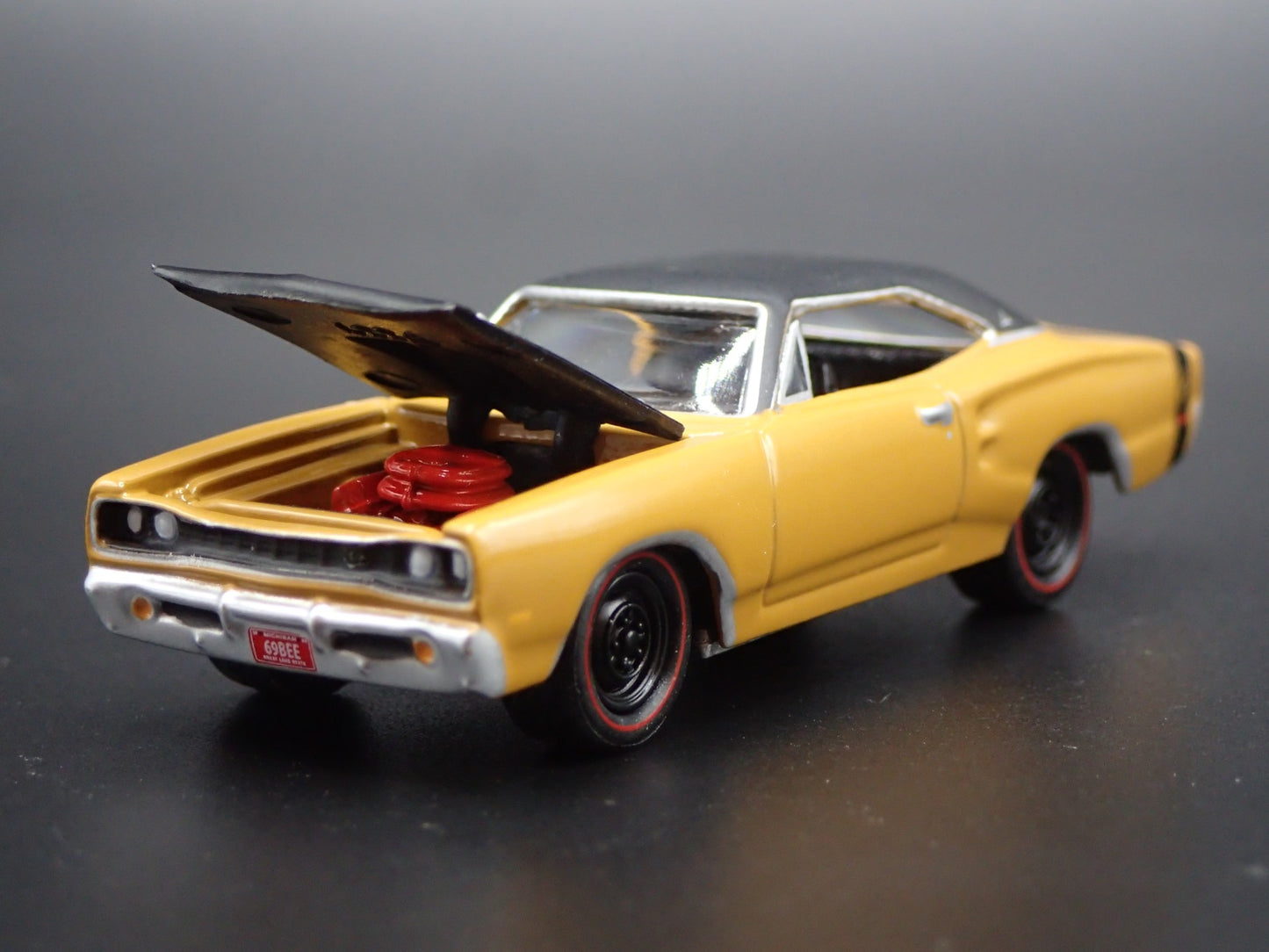 1969 1/2 DODGE CORONET SUPER BEE RARE 1:64 SCALE COLLECTIBLE DIECAST MODEL CAR