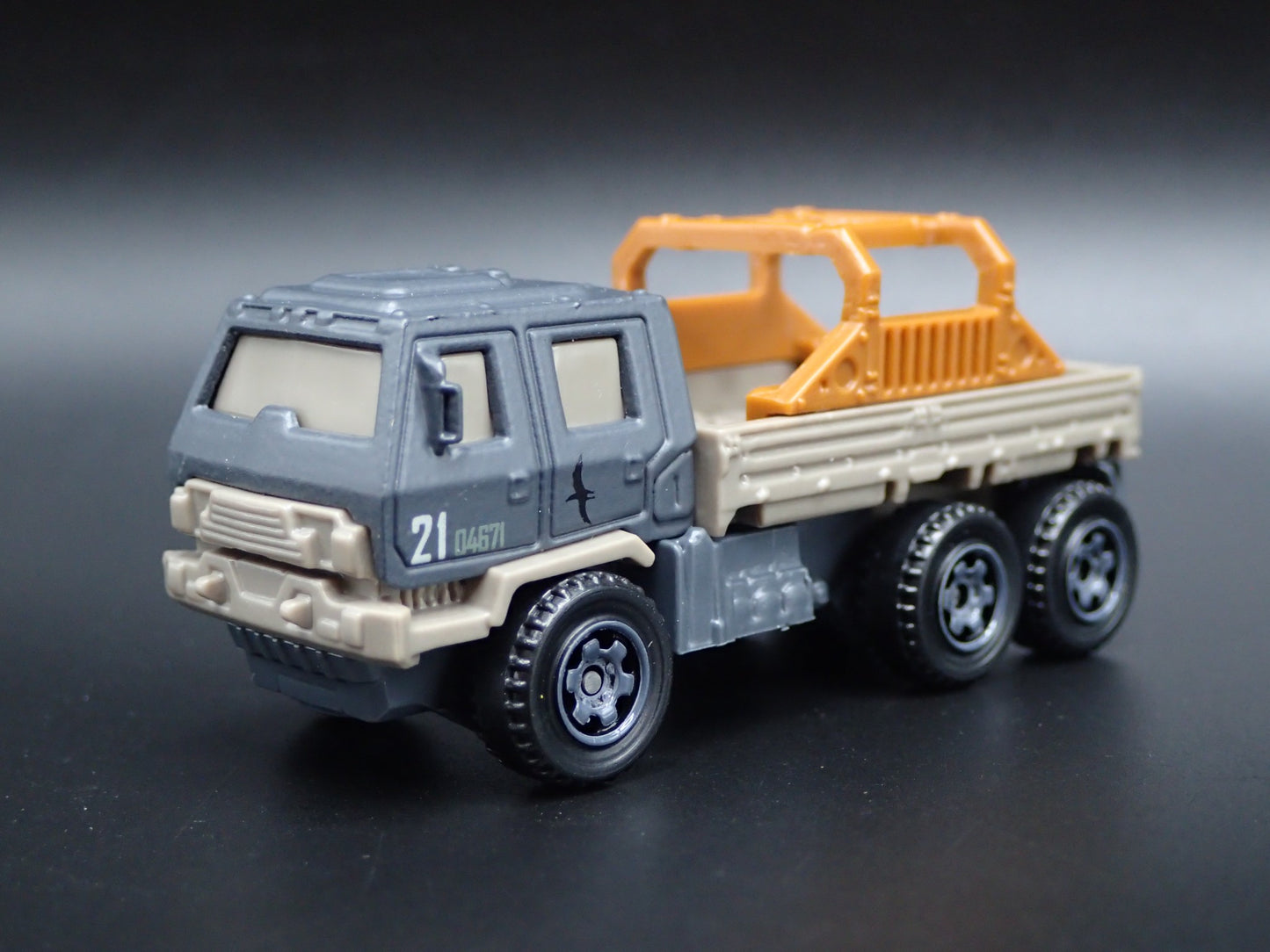 OFF ROAD RESCUE RIG TRUCK JURASSIC WORLD 1:64 MB SCALE DIORAMA DIECAST MODEL CAR