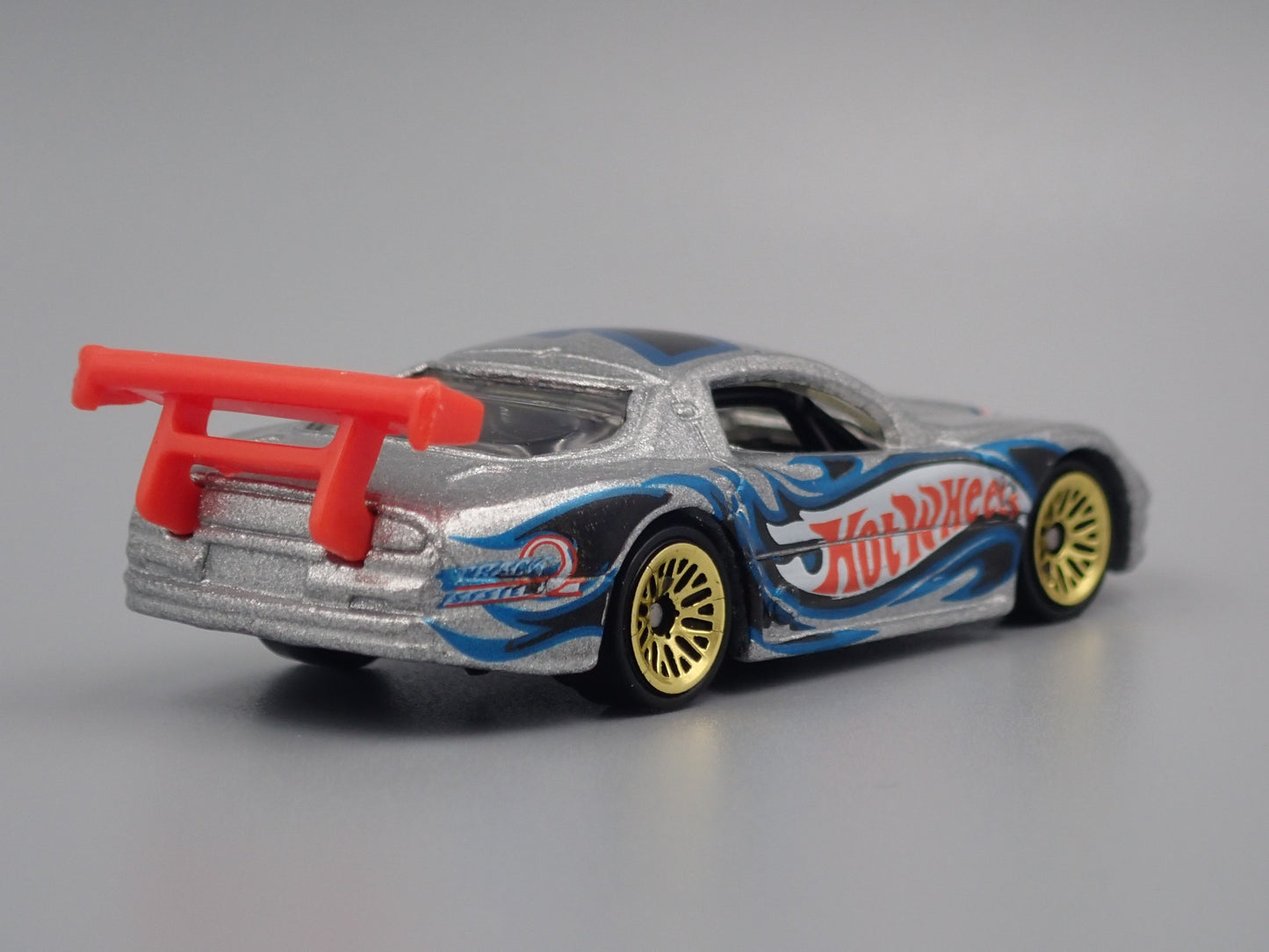OLDSMOBILE AURORA GTS1 RACE CAR 1:64 SCALE COLLECTIBLE DIORAMA DIECAST MODEL CAR