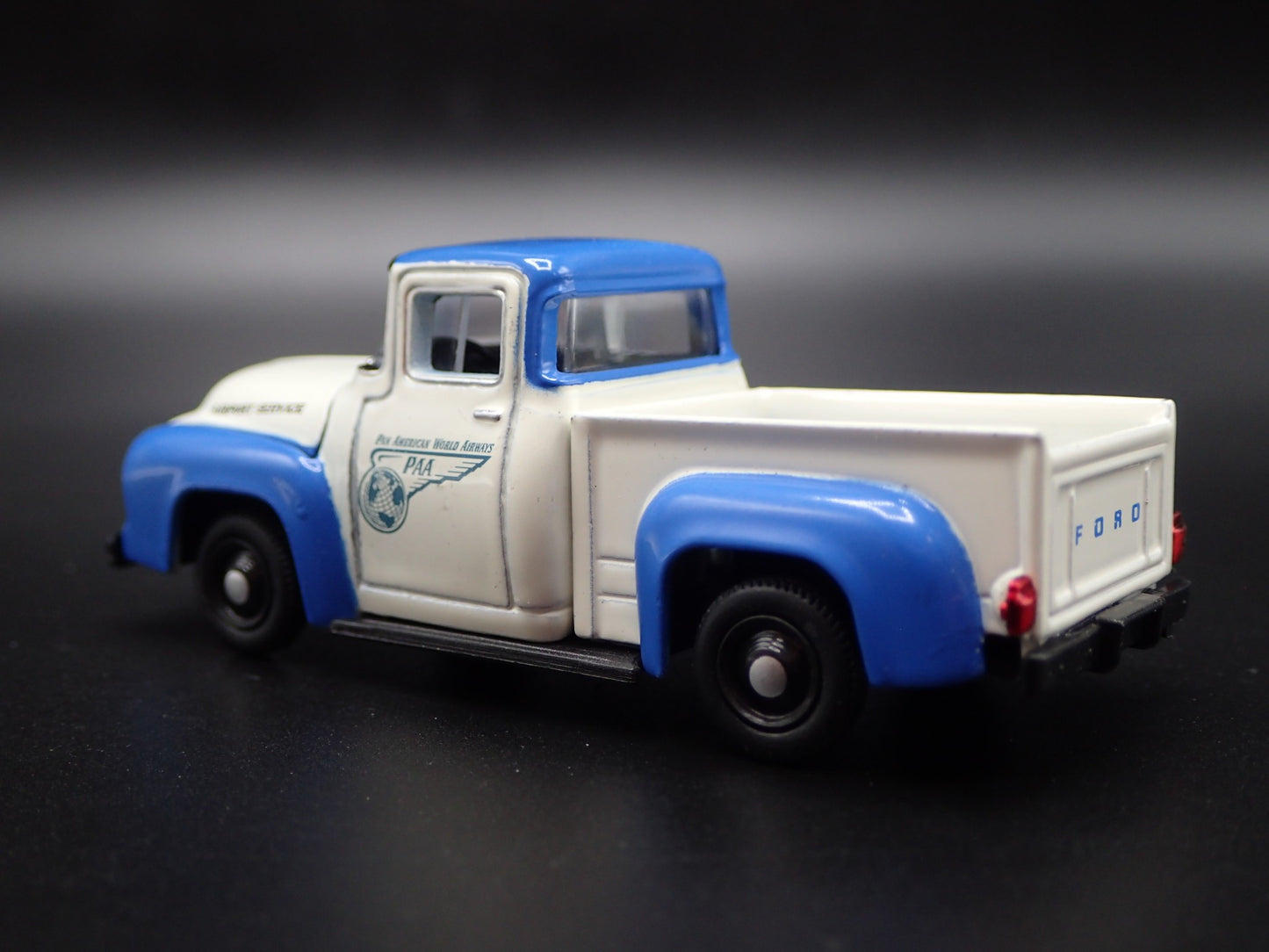 1956 56 FORD F100 PICKUP TRUCK PAN AM WHITE 1:64 SCALE DIORAMA DIECAST MODEL CAR