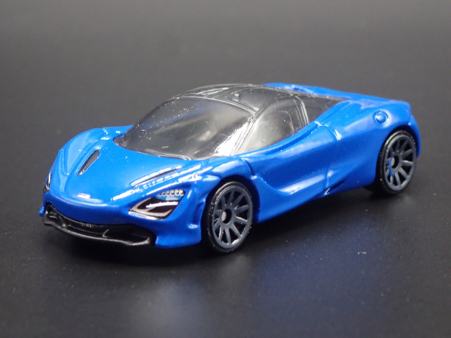 2017-2023 MCLAREN 720S SUPER CAR BLUE RARE 1:64 SCALE DIORAMA DIECAST MODEL CAR