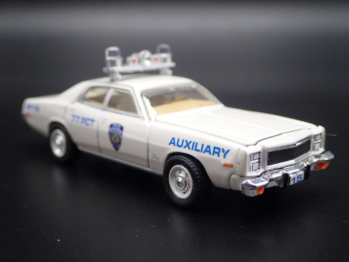 1977 77 PLYMOUTH FURY NEW YORK POLICE NYPD 1:64 SCALE DIORAMA DIECAST MODEL CAR-Burning Rubber Toy Company