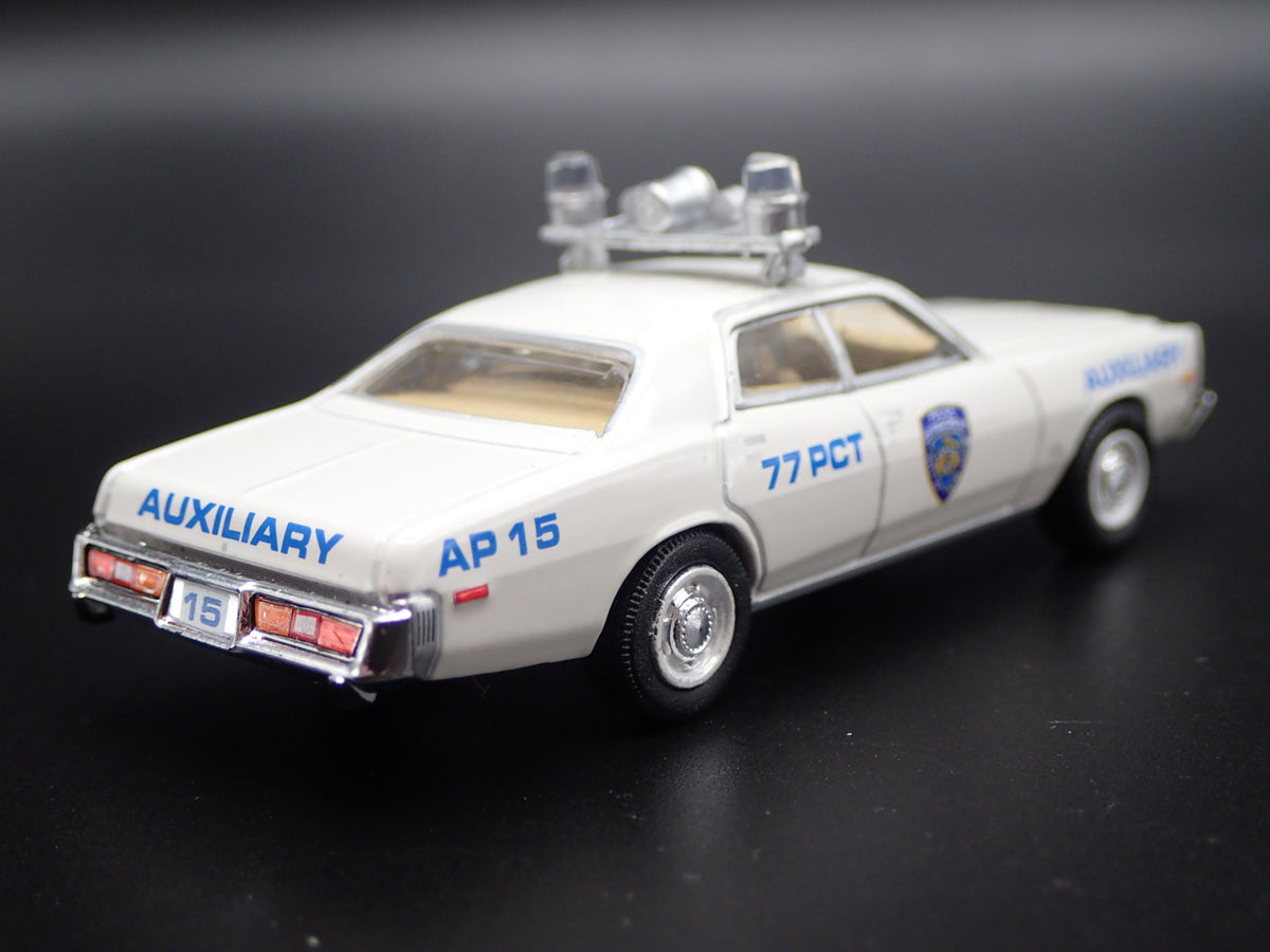 1977 77 PLYMOUTH FURY NEW YORK POLICE NYPD 1:64 SCALE DIORAMA DIECAST MODEL CAR-Burning Rubber Toy Company