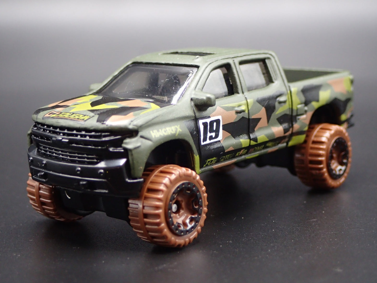 2019 19 CHEVY CHEVROLET SILVERADO LT TRAIL BOSS 1:64 SCALE DIECAST MODEL CAR