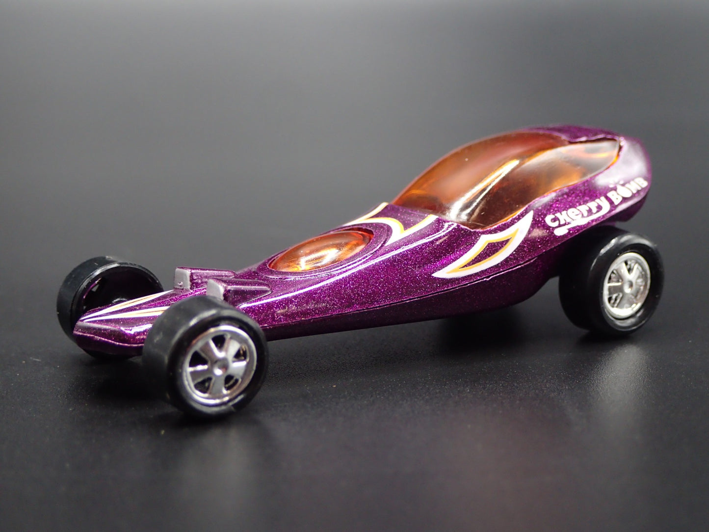 CHERRY BOMB DRAGSTER TOM DANIELS CUSTOM 1:64 SCALE DIORAMA DIECAST MODEL CAR