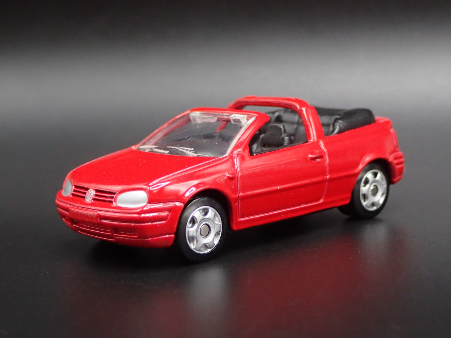 VW VOLKSWAGEN GOLF GTI CABRIO CONVERTIBLE 1:64 SCALE DIORAMA DIECAST MODEL CAR