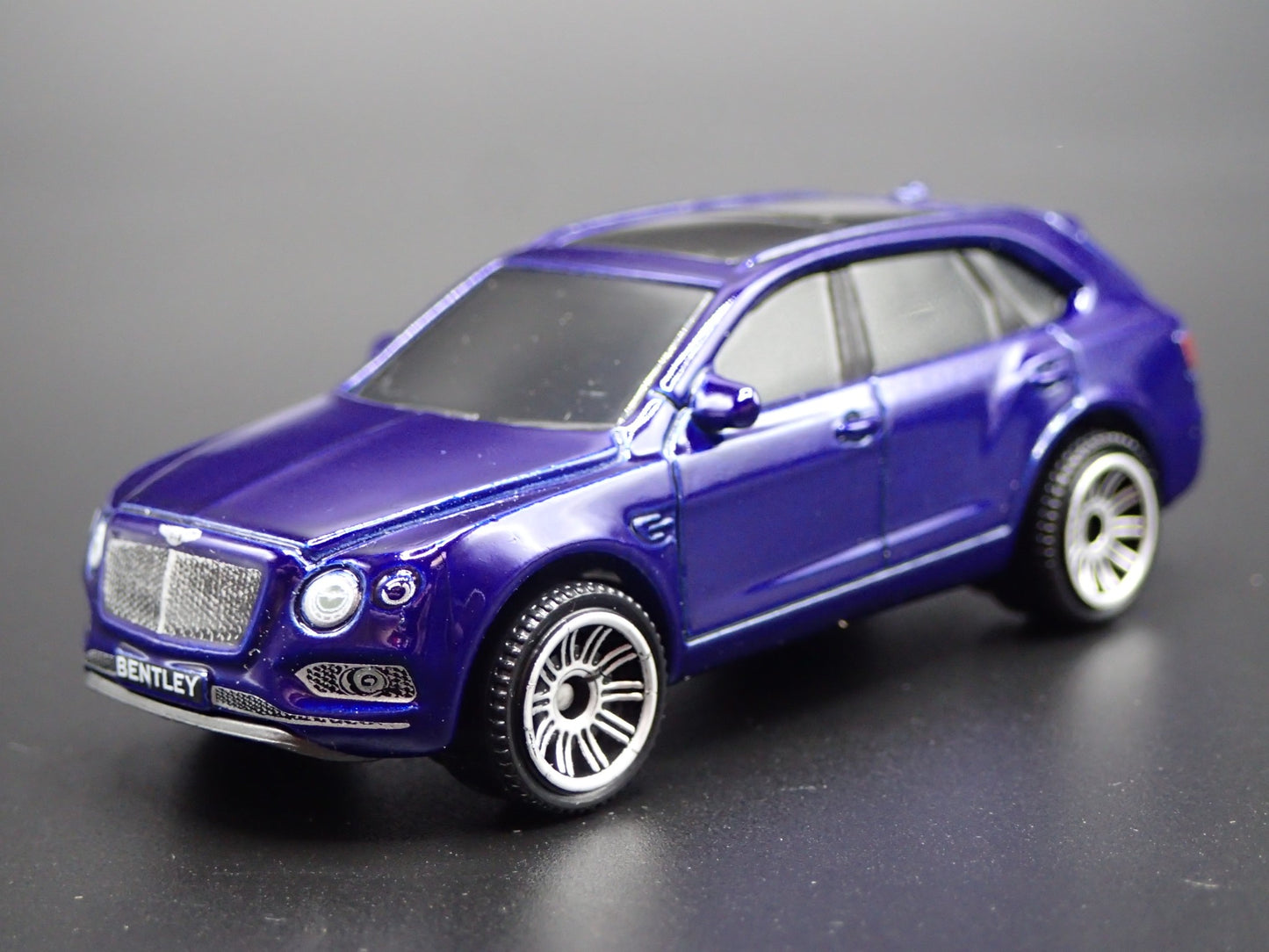 2015-2020 BENTLEY BENTAYGA BLUE 1:64 SCALE COLLECTIBLE DIORAMA DIECAST MODEL CAR