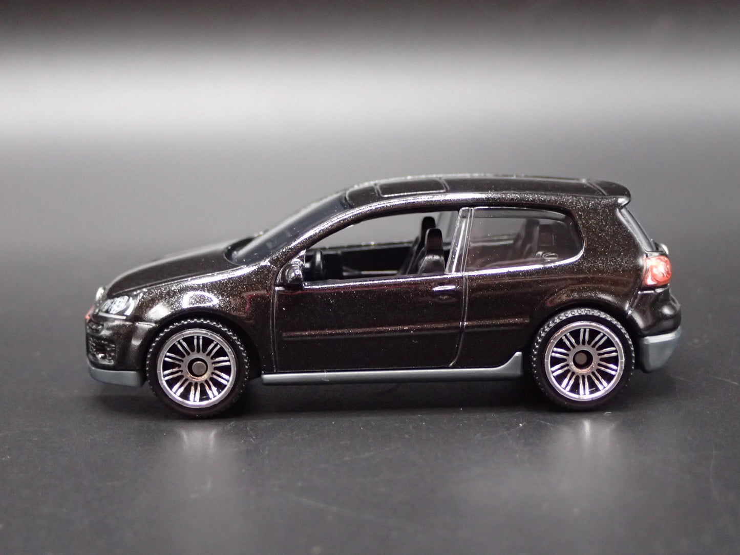2003-2009 VW VOLKSWAGEN GOLF GTI MK5 1:64 SCALE COLLECTIBLE DIECAST MODEL CAR