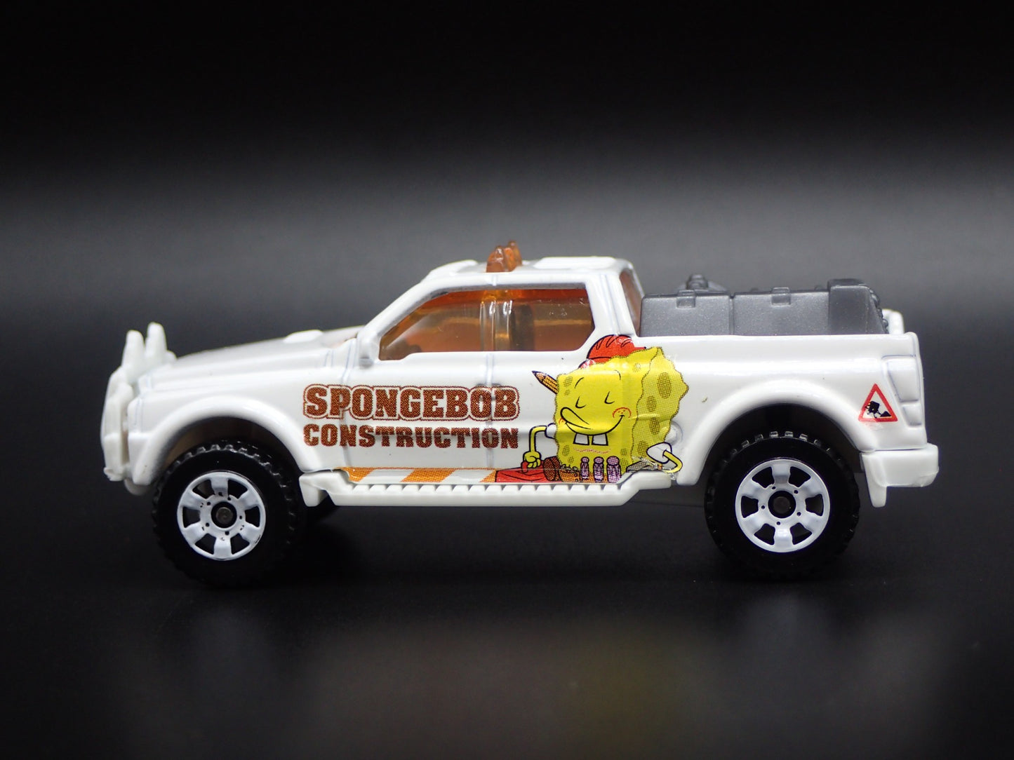 SPONGEBOB CONTRUCTION PICKUP TRUCK 1:64 SCALE COLLECTIBLE DIECAST MODEL CAR