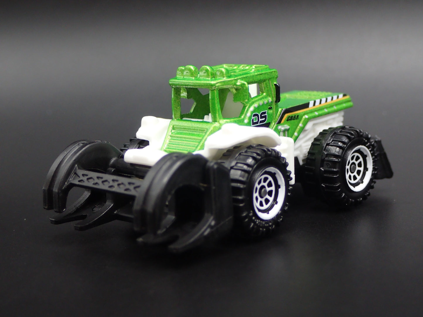 GRAPPLER CONTRUCTION VEHICLE 1:64 MB SCALE COLLECTIBLE DIORAMA DIECAST MODEL CAR