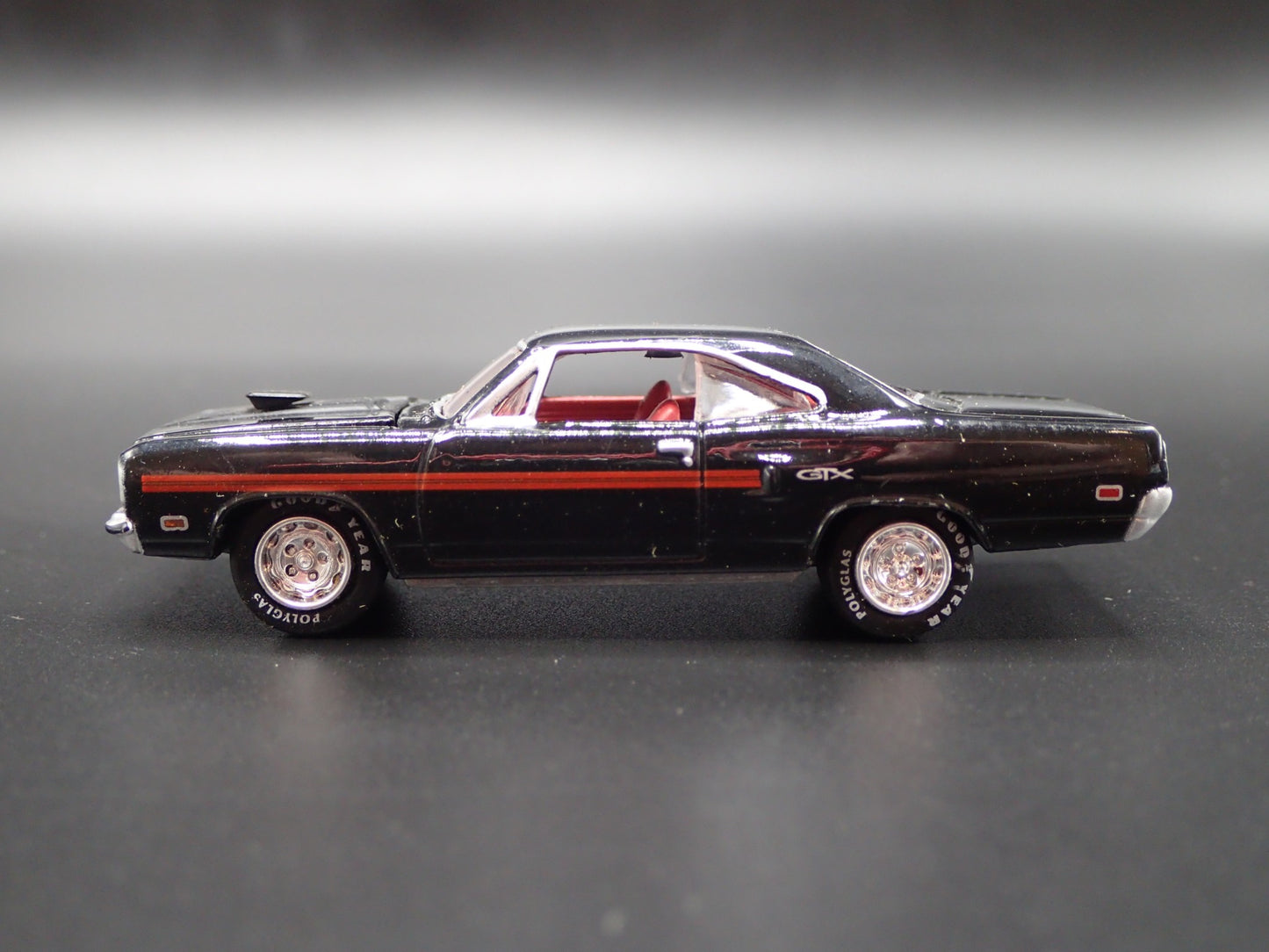 1970 70 PLYMOUTH GTX BLACK 1/64 SCALE COLLECTIBLE DIORAMA DIECAST MODEL CAR