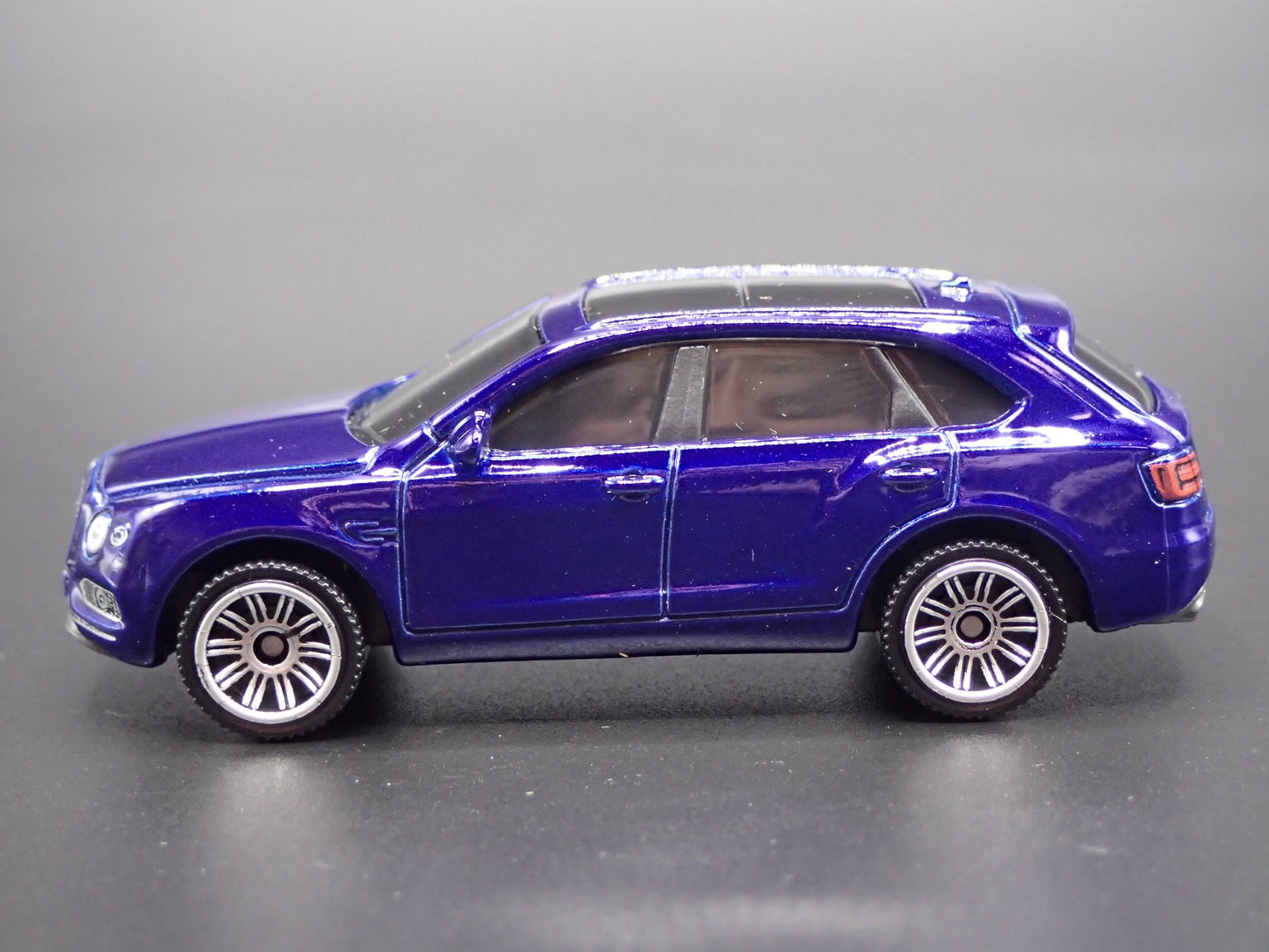 2015-2020 BENTLEY BENTAYGA BLUE 1:64 SCALE COLLECTIBLE DIORAMA DIECAST MODEL CAR