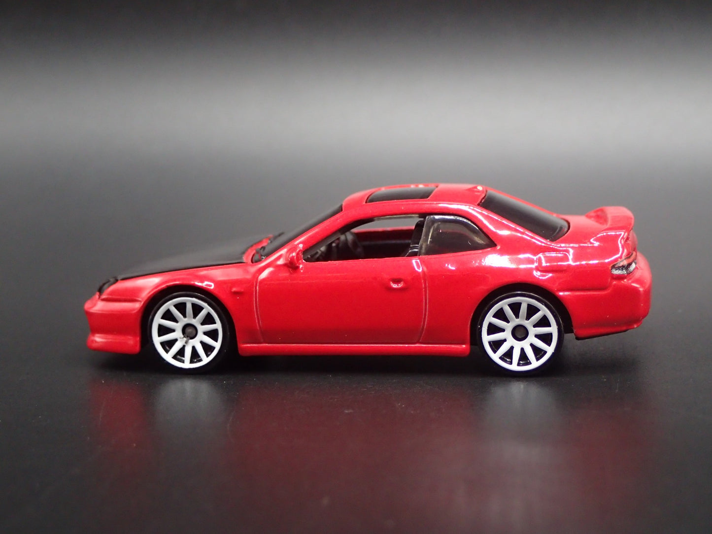 1997-2001 HONDA PRELUDE RED 1:64 SCALE COLLECTIBLE DIORAMA DIECAST MODEL CAR