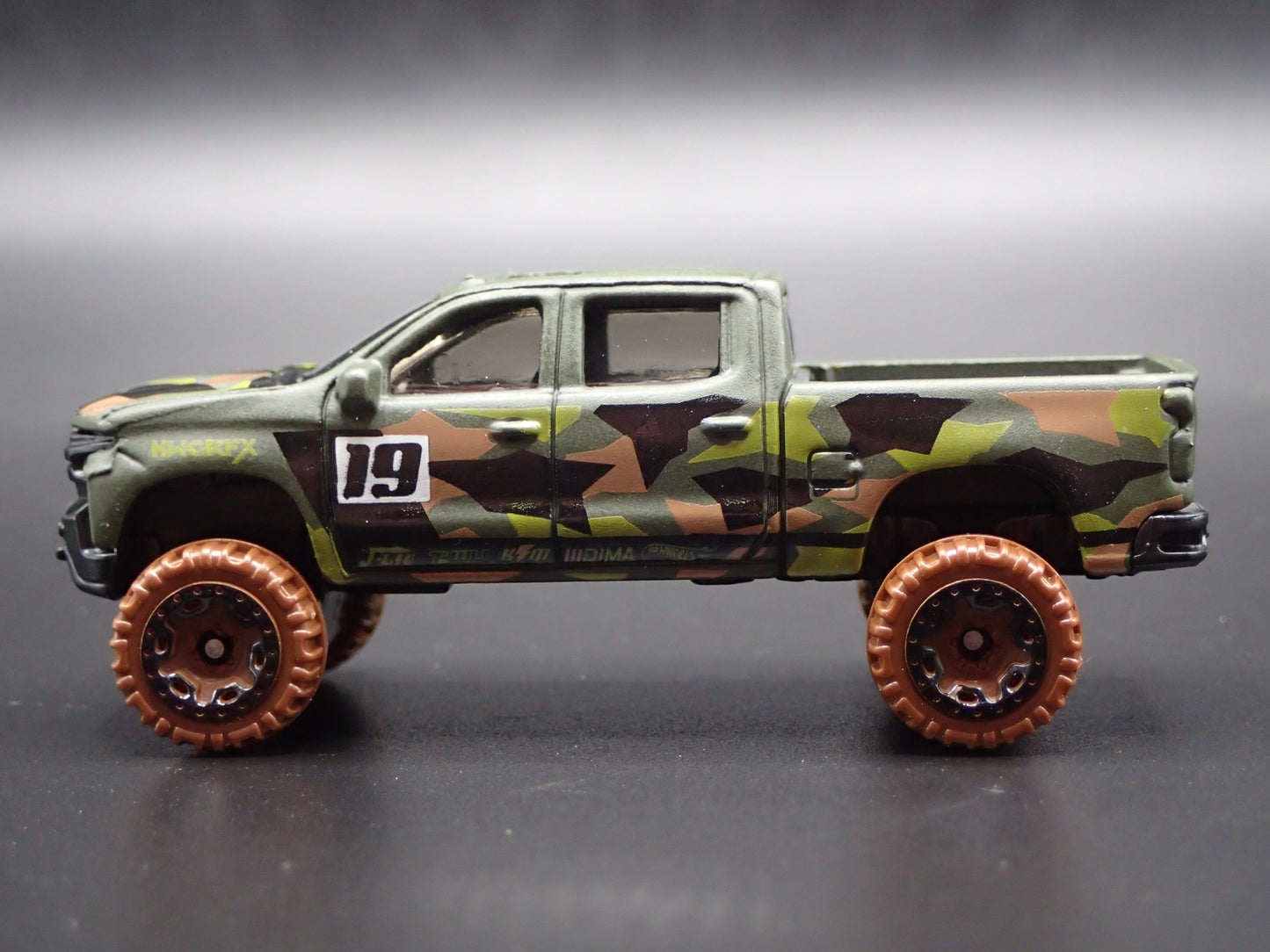 2019 19 CHEVY CHEVROLET SILVERADO LT TRAIL BOSS 1:64 SCALE DIECAST MODEL CAR