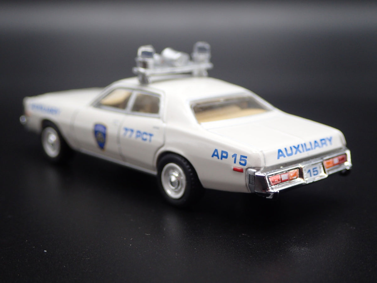 1977 77 PLYMOUTH FURY NEW YORK POLICE NYPD 1:64 SCALE DIORAMA DIECAST MODEL CAR-Burning Rubber Toy Company