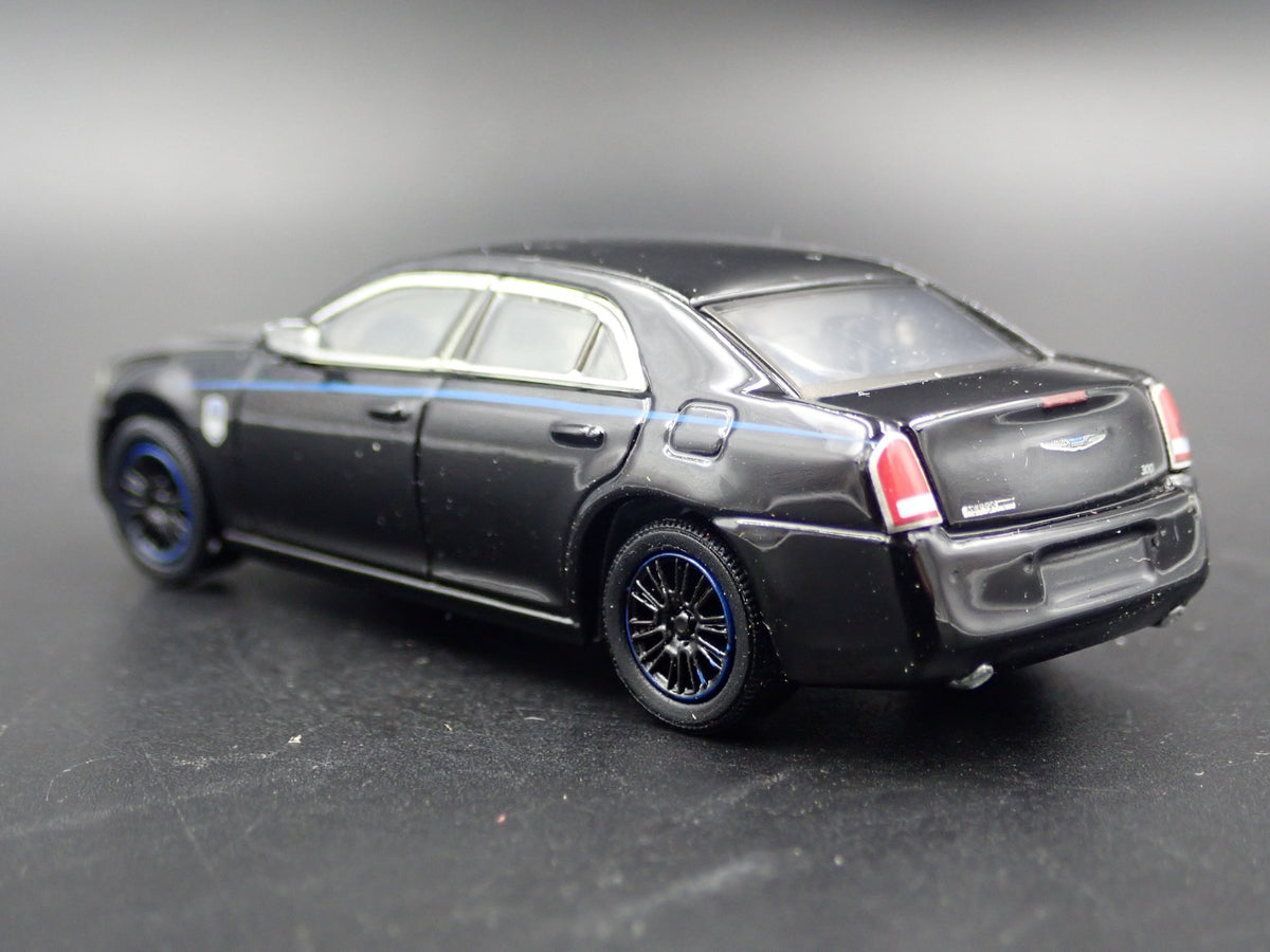 2011-2019 CHRYSLER 300 SRT MOPAR RARE 1:64 SCALE DIORAMA DIECAST MODEL CAR-Burning Rubber Toy Company
