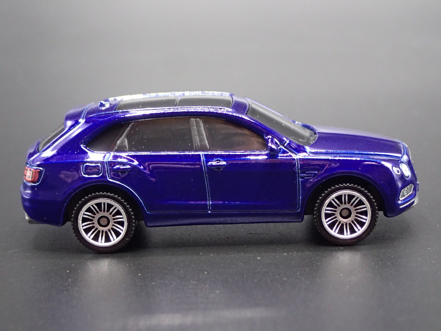 2015-2020 BENTLEY BENTAYGA BLUE 1:64 SCALE COLLECTIBLE DIORAMA DIECAST MODEL CAR