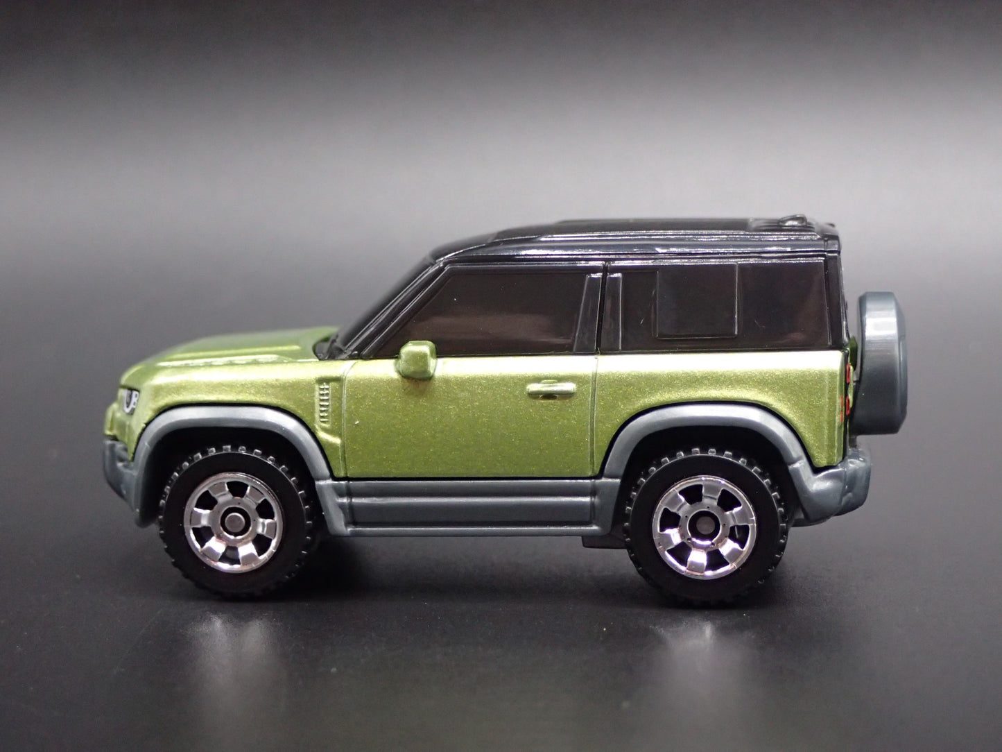2020-2025 LAND ROVER DEFENDER 90 GREEN RARE 1/64 SCALE DIORAMA DIECAST MODEL CAR
