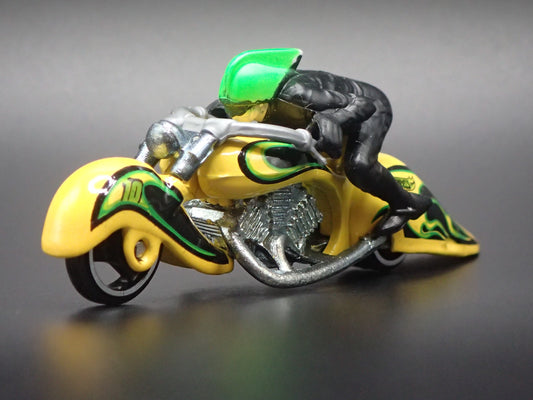 W-OOZIE MOTORCYCLE HOT WHEELS YELLOW 1:64 HW SCALE DIORAMA DIECAST MODEL CAR