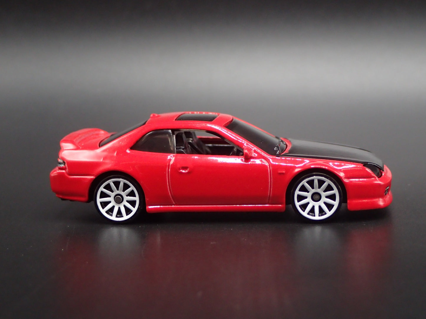 1997-2001 HONDA PRELUDE RED 1:64 SCALE COLLECTIBLE DIORAMA DIECAST MODEL CAR