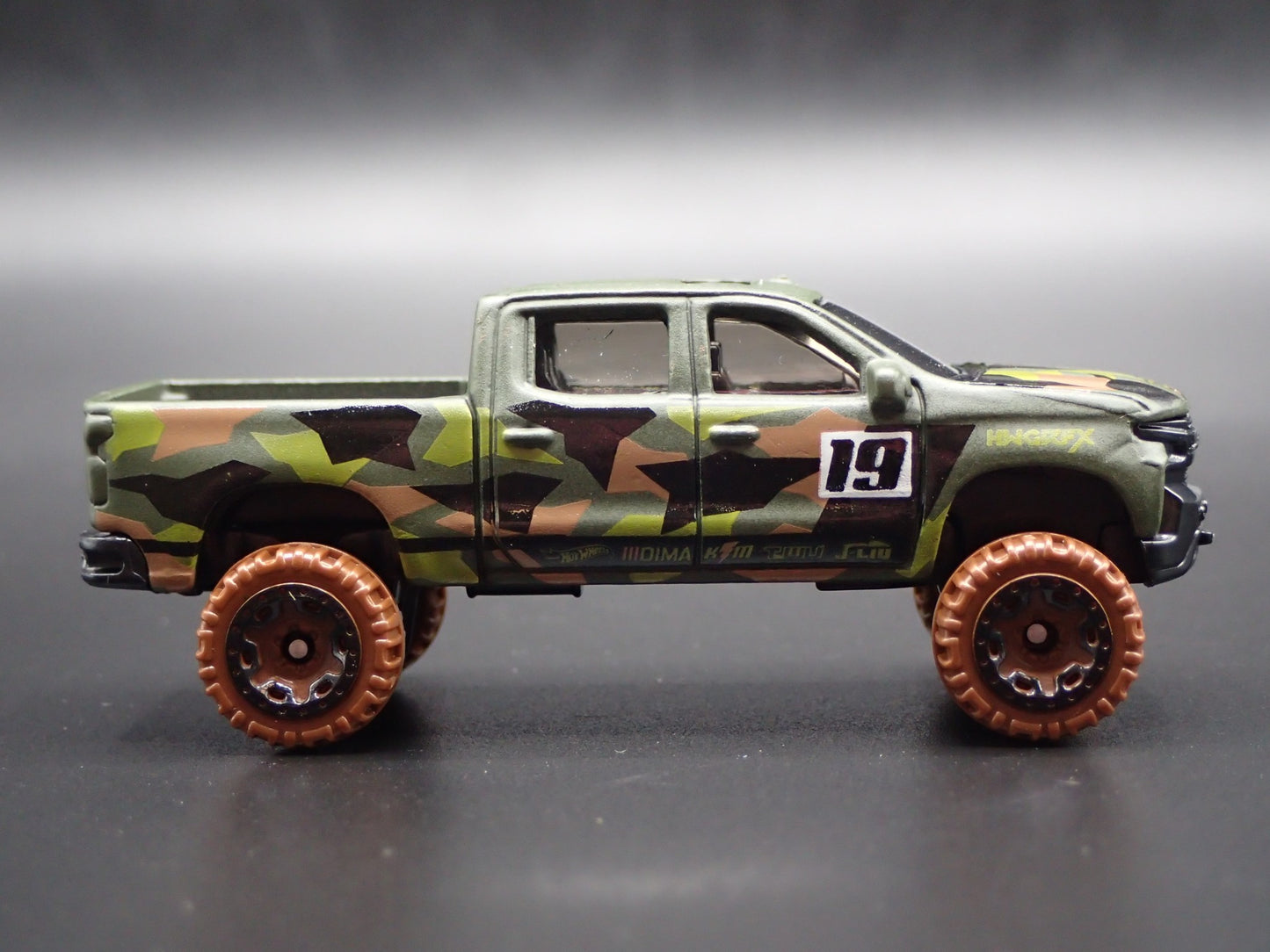 2019 19 CHEVY CHEVROLET SILVERADO LT TRAIL BOSS 1:64 SCALE DIECAST MODEL CAR
