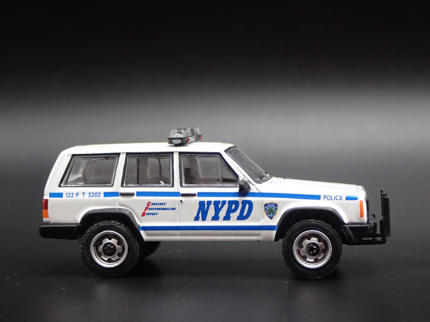 JEEP CHEROKEE XJ SPORT 4 DOOR NEW YORK NYPD POLICE 1:64 SCALE DIECAST MODEL CAR