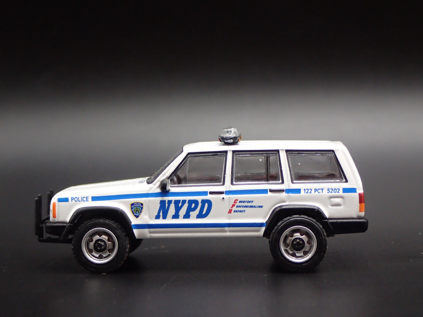 JEEP CHEROKEE XJ SPORT 4 DOOR NEW YORK NYPD POLICE 1:64 SCALE DIECAST MODEL CAR