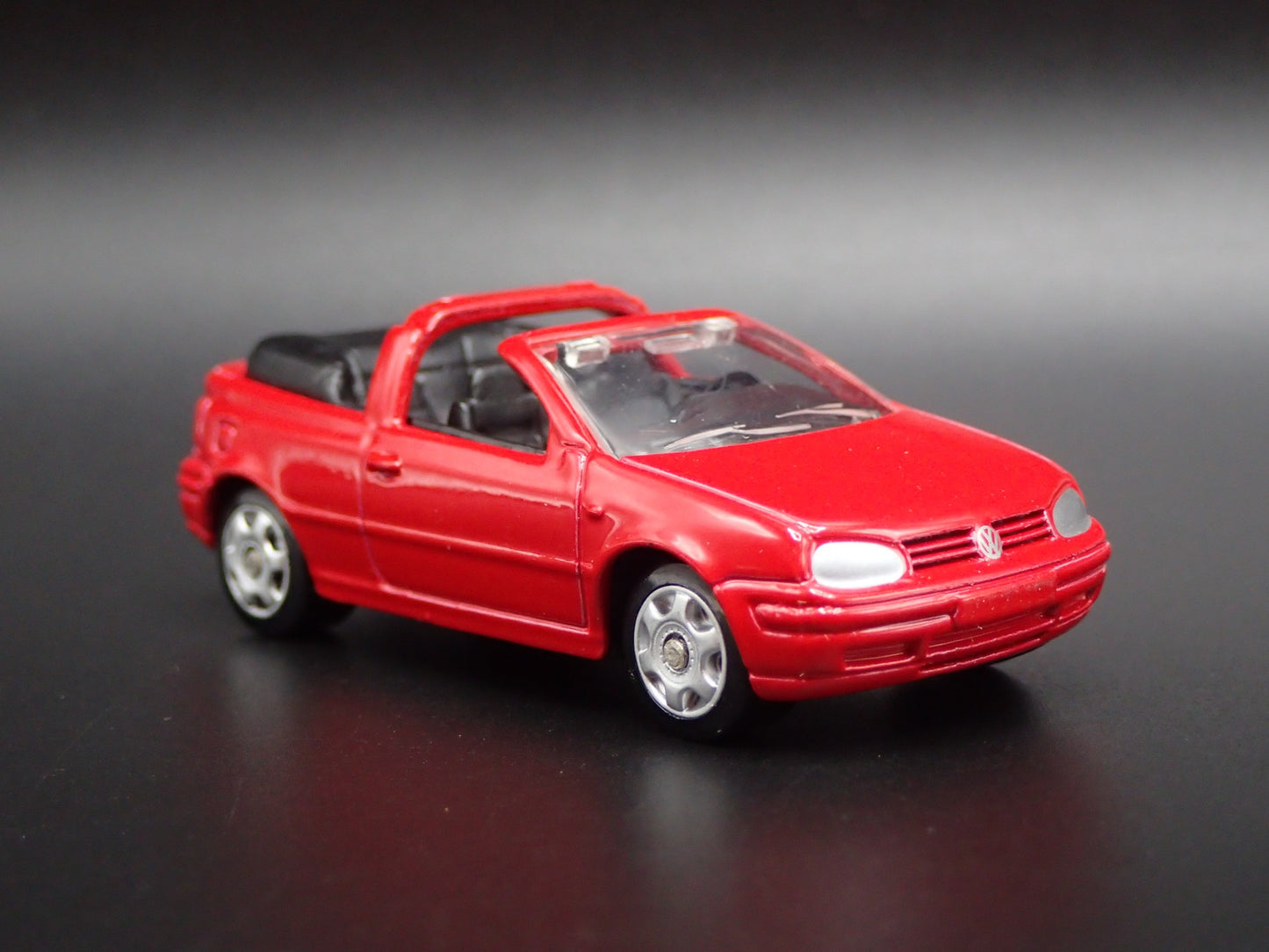 VW VOLKSWAGEN GOLF GTI CABRIO CONVERTIBLE 1:64 SCALE DIORAMA DIECAST MODEL CAR