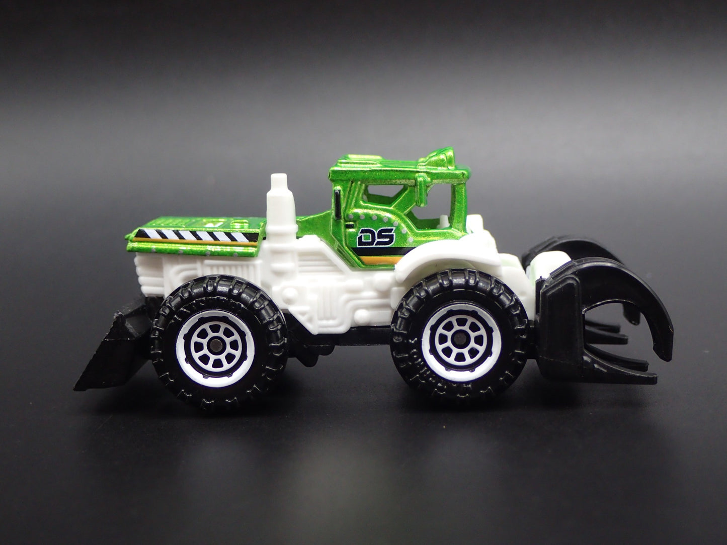 GRAPPLER CONTRUCTION VEHICLE 1:64 MB SCALE COLLECTIBLE DIORAMA DIECAST MODEL CAR