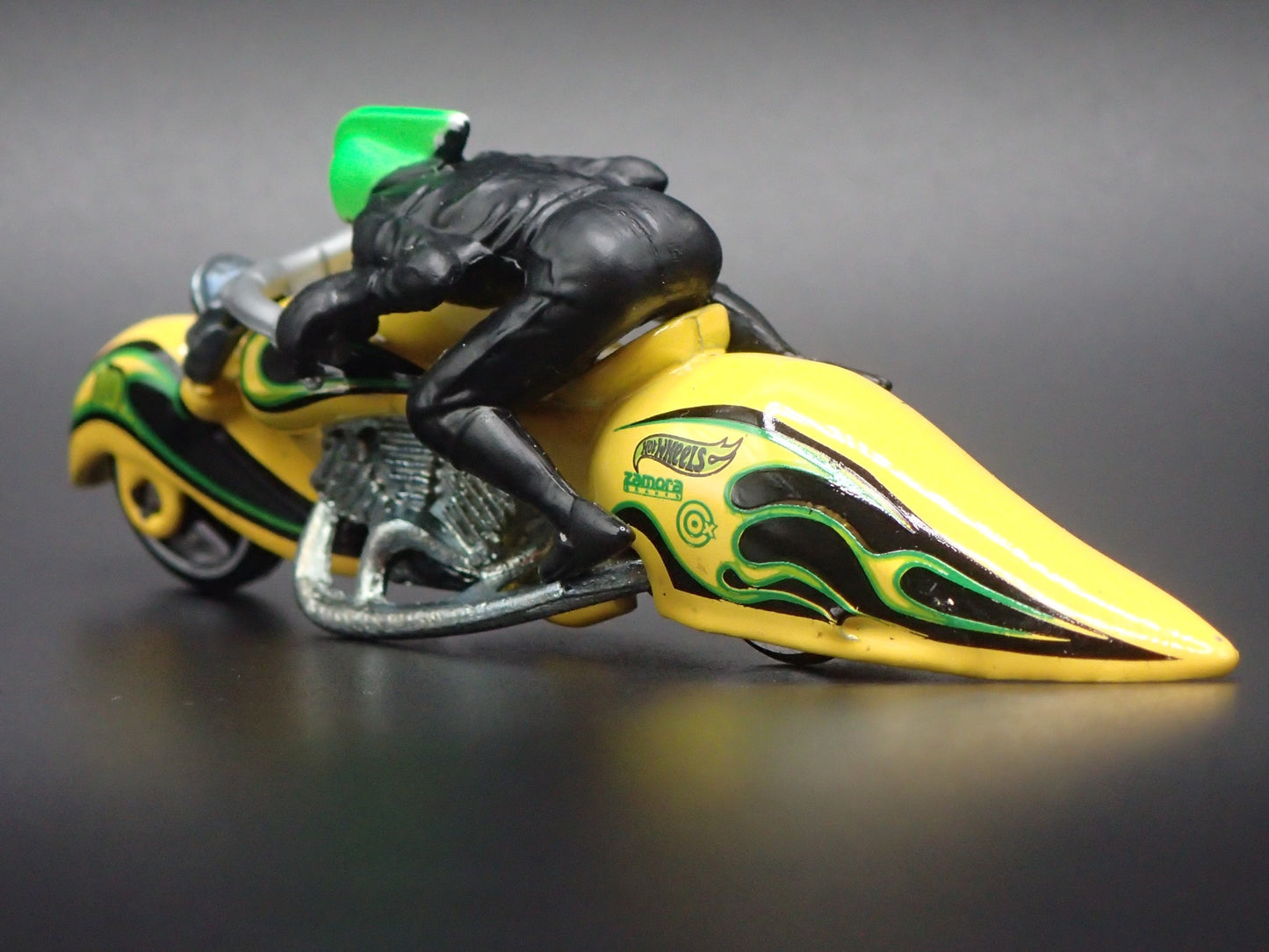 W-OOZIE MOTORCYCLE HOT WHEELS YELLOW 1:64 HW SCALE DIORAMA DIECAST MODEL CAR