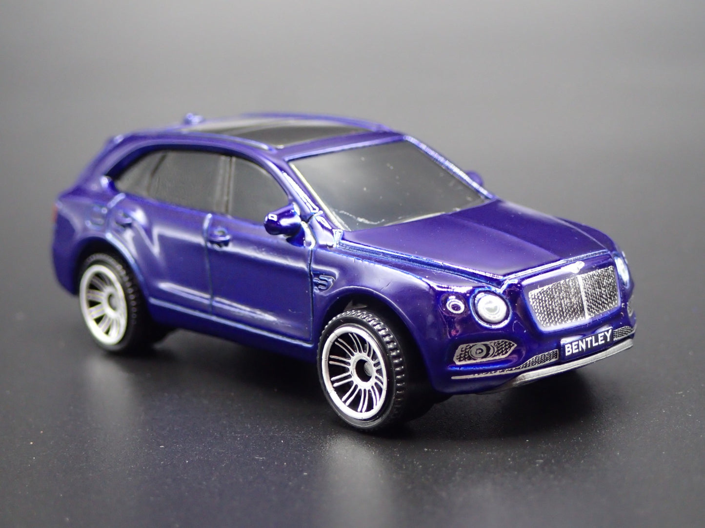 2015-2020 BENTLEY BENTAYGA BLUE 1:64 SCALE COLLECTIBLE DIORAMA DIECAST MODEL CAR