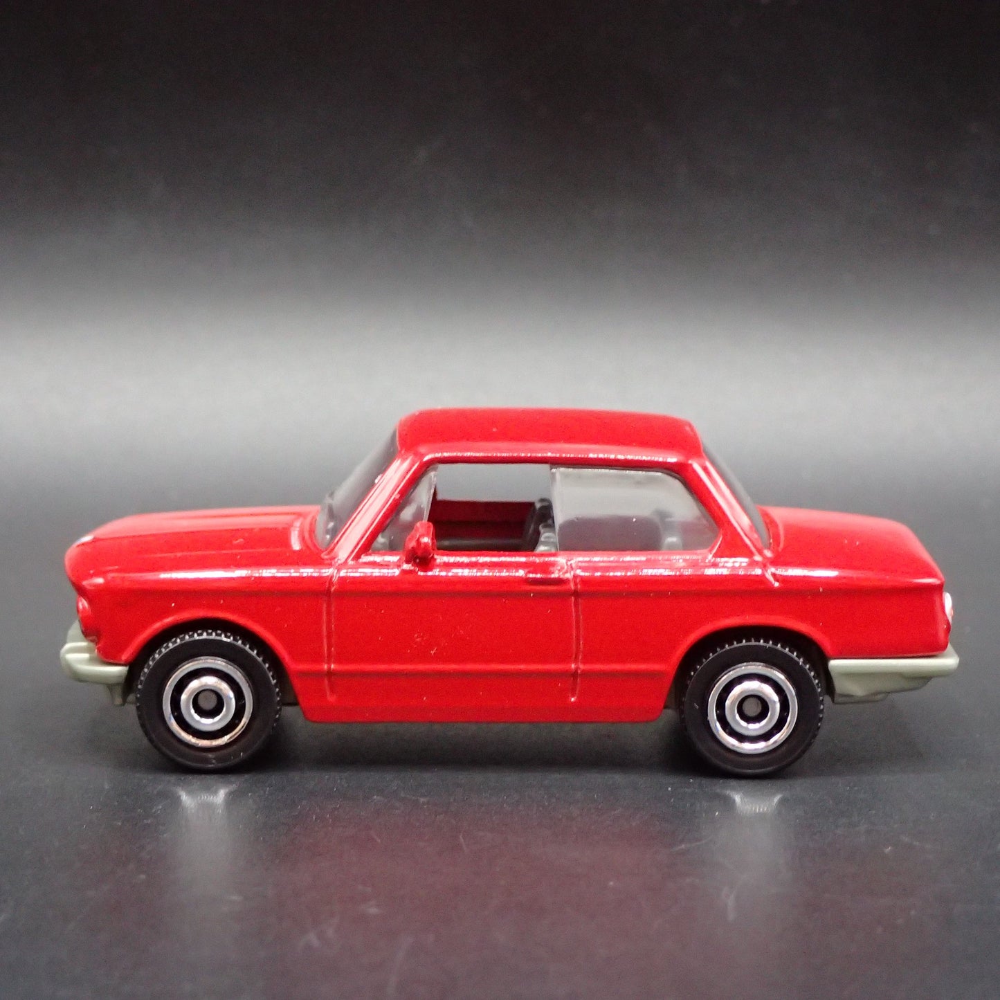 1966-1977 BMW 2002 RED 1:64 SCALE LIMITED COLLECTIBLE DIORAMA DIECAST MODEL CAR