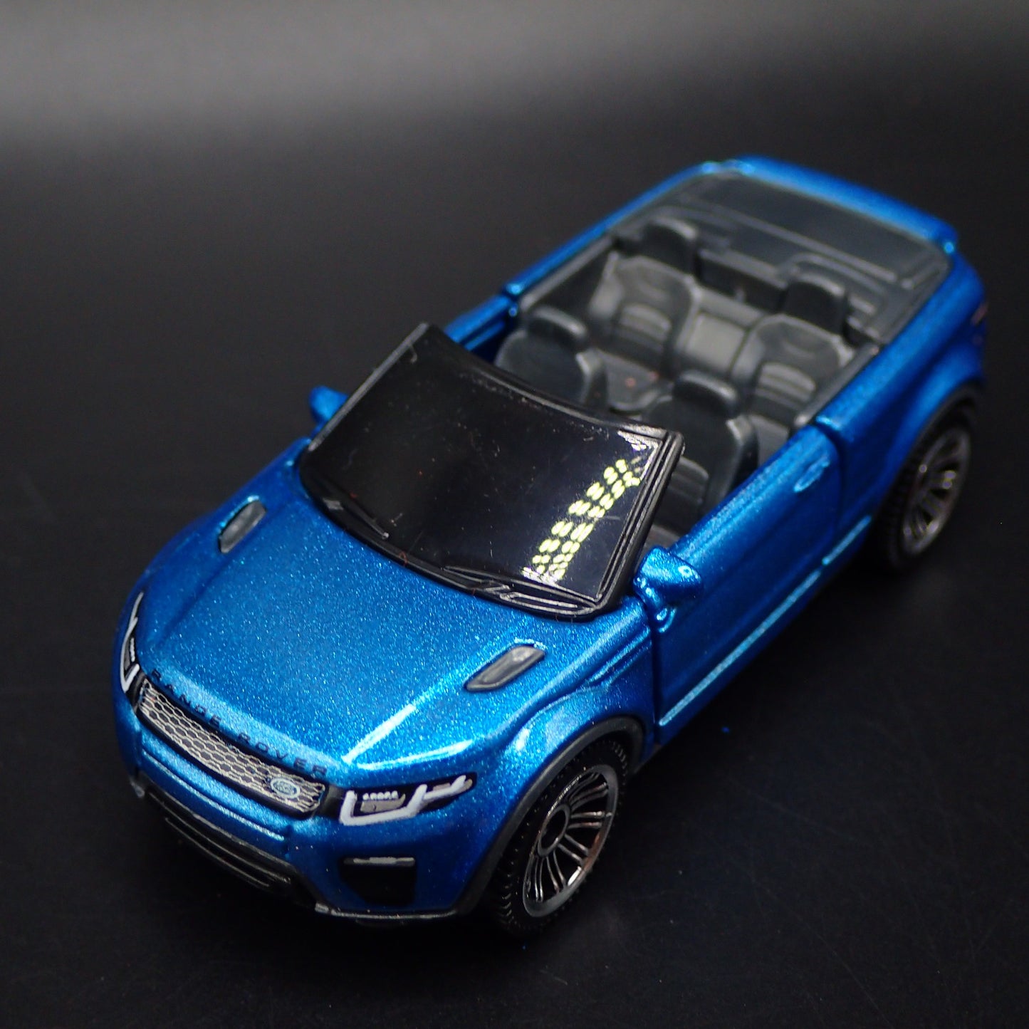 2017-2018 RANGE ROVER EVOQUE CONVERIBLE 1:64 SCALE DIORAMA DIECAST MODEL CAR