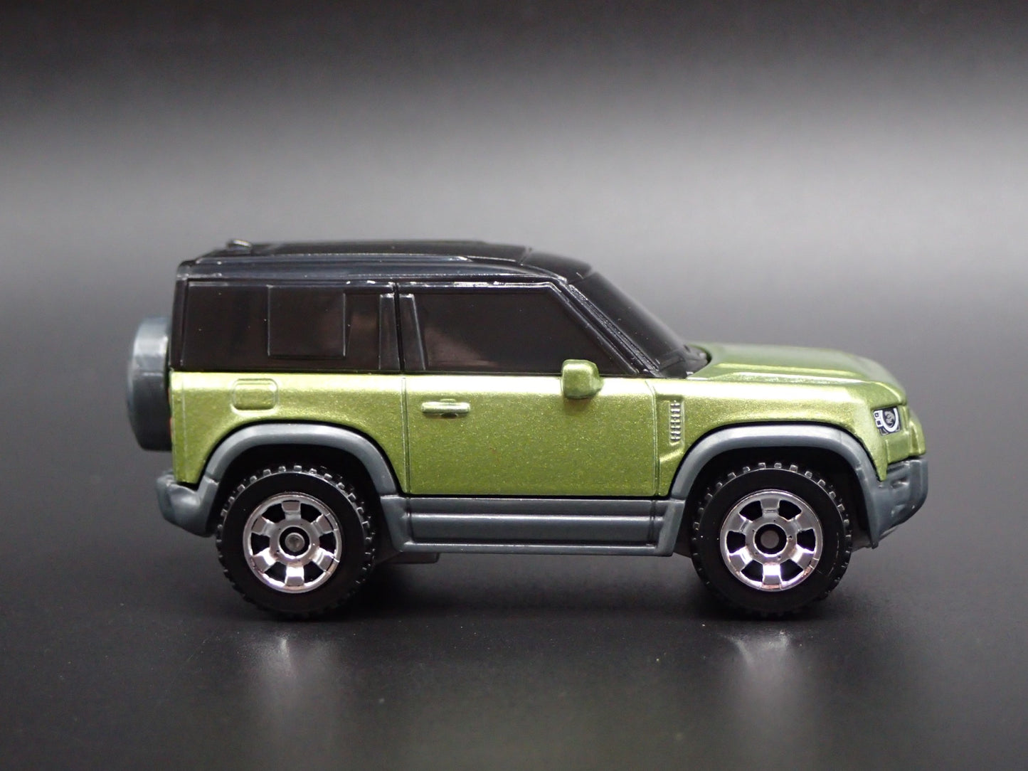 2020-2025 LAND ROVER DEFENDER 90 GREEN RARE 1/64 SCALE DIORAMA DIECAST MODEL CAR