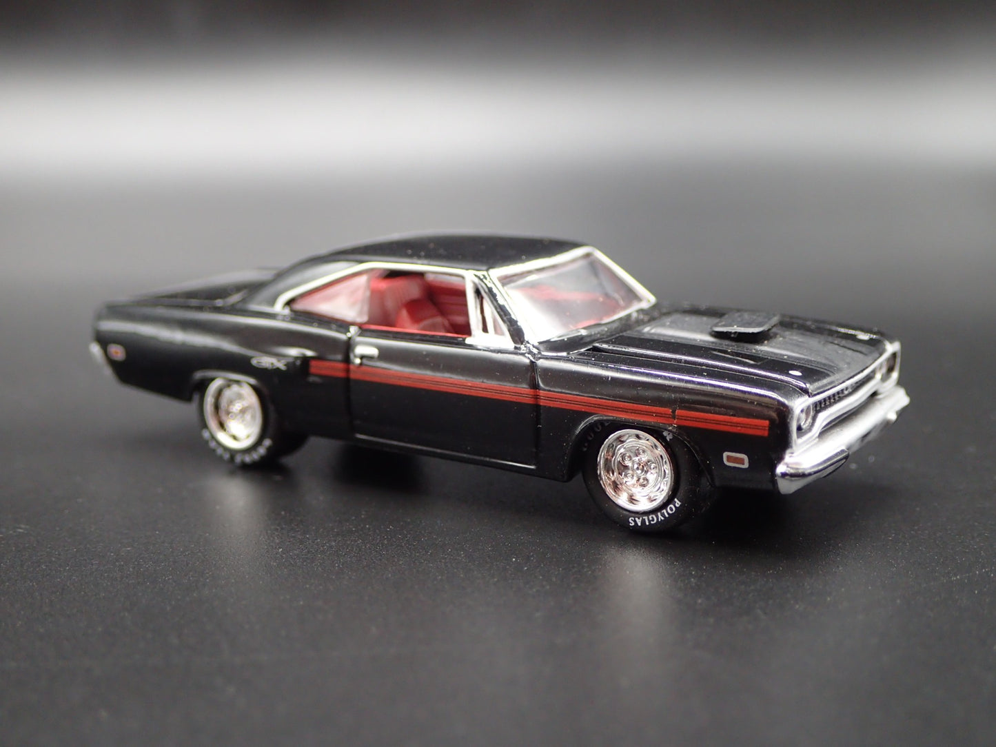 1970 70 PLYMOUTH GTX BLACK 1/64 SCALE COLLECTIBLE DIORAMA DIECAST MODEL CAR
